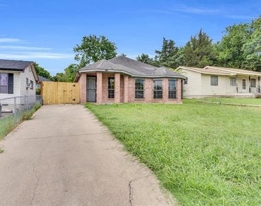 2520 Fatima Avenue - Photo Thumbnail 3