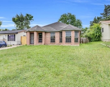 2520 Fatima Avenue - Photo Thumbnail 4