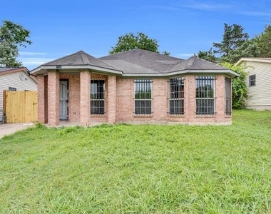 2520 Fatima Avenue - Photo Thumbnail 1