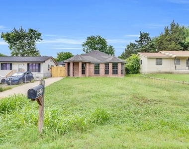 2520 Fatima Avenue - Photo Thumbnail 2