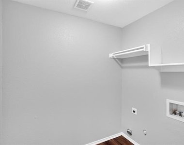 2520 Fatima Avenue - Photo Thumbnail 12