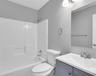 2520 Fatima Avenue - Photo Thumbnail 15