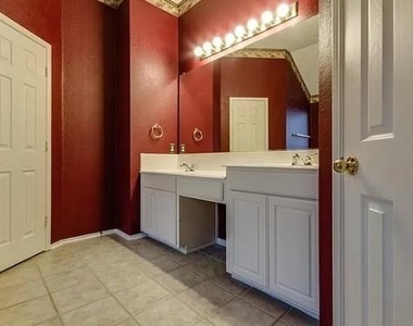9033 Portage Lane - Photo Thumbnail 31