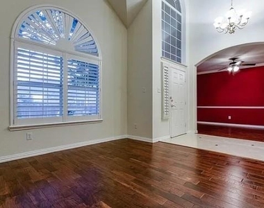 9033 Portage Lane - Photo Thumbnail 4