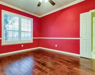 9033 Portage Lane - Photo Thumbnail 20