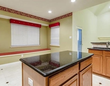 9033 Portage Lane - Photo Thumbnail 10