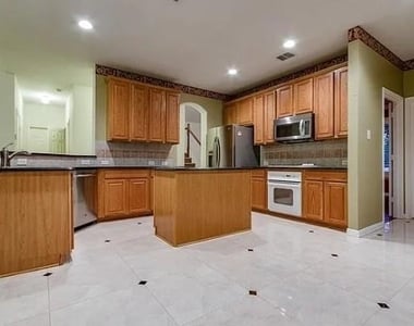 9033 Portage Lane - Photo Thumbnail 7