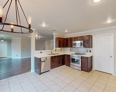 476 Eisenhower Lane - Photo Thumbnail 3