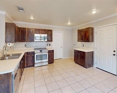 476 Eisenhower Lane - Photo Thumbnail 2