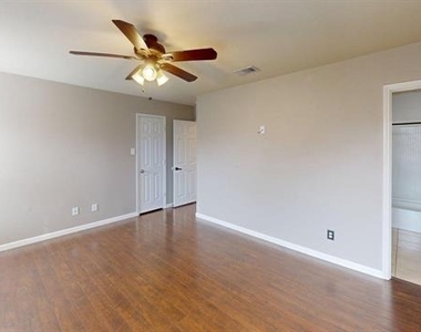 476 Eisenhower Lane - Photo Thumbnail 9