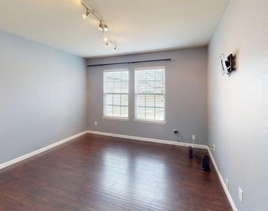 476 Eisenhower Lane - Photo Thumbnail 13