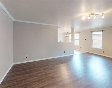 476 Eisenhower Lane - Photo Thumbnail 7