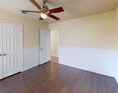 476 Eisenhower Lane - Photo Thumbnail 10