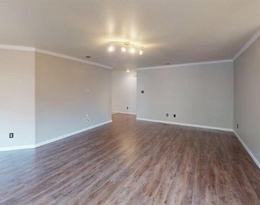 476 Eisenhower Lane - Photo Thumbnail 5