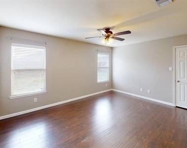 476 Eisenhower Lane - Photo Thumbnail 11