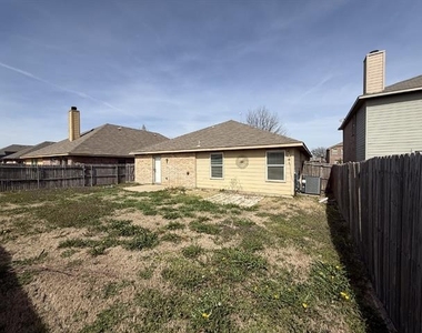 476 Eisenhower Lane - Photo Thumbnail 17