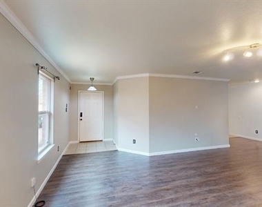 476 Eisenhower Lane - Photo Thumbnail 4