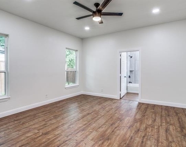 3423 S Harwood Street - Photo Thumbnail 10