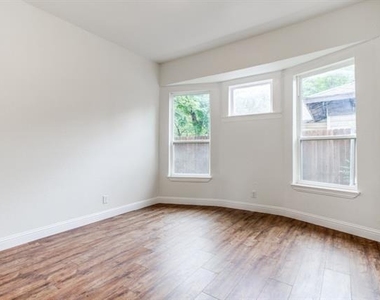3423 S Harwood Street - Photo Thumbnail 6