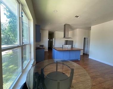 3423 S Harwood Street - Photo Thumbnail 15