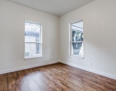 3423 S Harwood Street - Photo Thumbnail 9