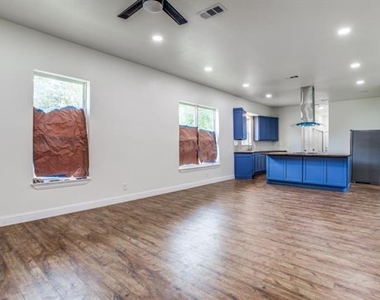 3423 S Harwood Street - Photo Thumbnail 1
