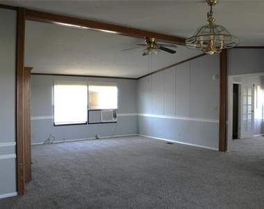 8644 Dustin Drive - Photo Thumbnail 4