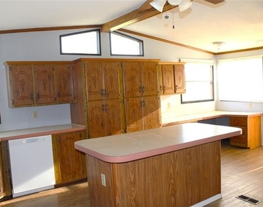 8644 Dustin Drive - Photo Thumbnail 6