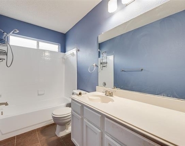 6324 Baltic Avenue - Photo Thumbnail 7
