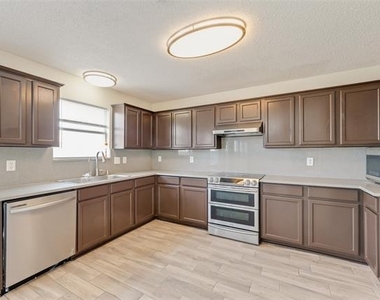 6324 Baltic Avenue - Photo Thumbnail 5
