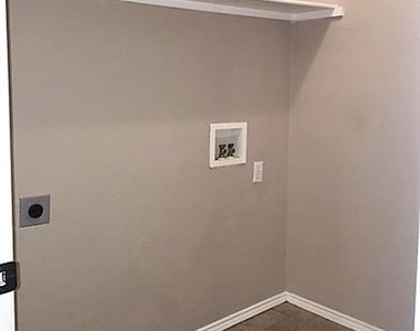 6304 Downeast Drive - Photo Thumbnail 7