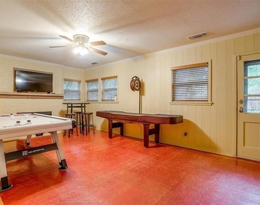 1505 N Riverside Drive - Photo Thumbnail 18