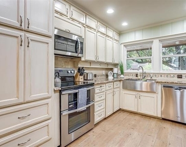 1505 N Riverside Drive - Photo Thumbnail 13