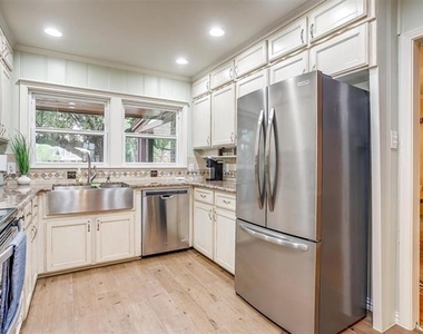 1505 N Riverside Drive - Photo Thumbnail 14