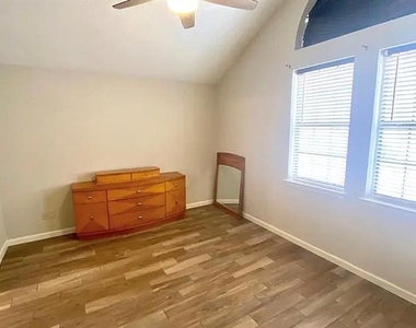 2614 Timberview Circle - Photo Thumbnail 10