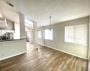2614 Timberview Circle - Photo Thumbnail 6