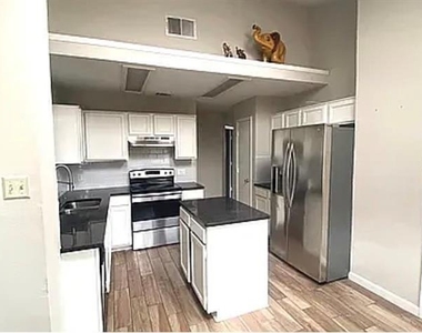 2614 Timberview Circle - Photo Thumbnail 2