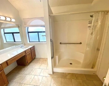 2614 Timberview Circle - Photo Thumbnail 4