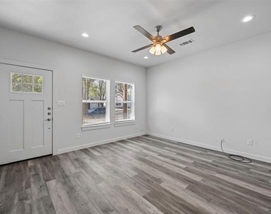 208 D Street - Photo Thumbnail 1