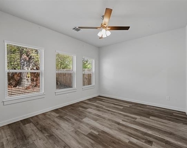 208 D Street - Photo Thumbnail 9