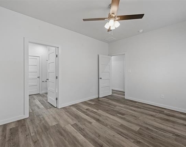 208 D Street - Photo Thumbnail 10