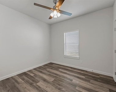 208 D Street - Photo Thumbnail 7