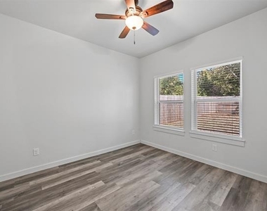 208 D Street - Photo Thumbnail 8
