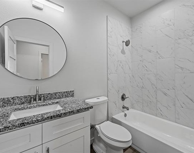 208 D Street - Photo Thumbnail 12