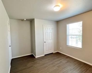 5825 Mountain Bluff Drive - Photo Thumbnail 8