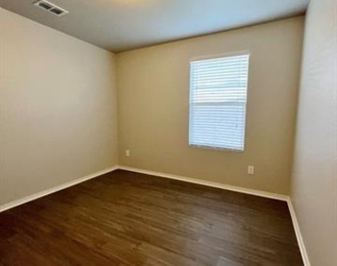 5825 Mountain Bluff Drive - Photo Thumbnail 9