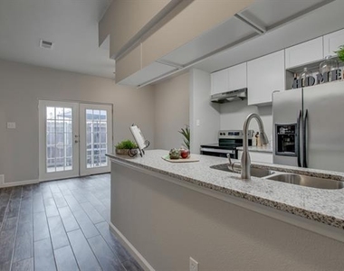 224 Samuel Boulevard - Photo Thumbnail 5
