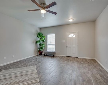 224 Samuel Boulevard - Photo Thumbnail 3