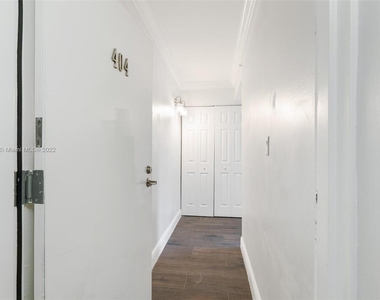 1505 N Riverside Drive - Photo Thumbnail 3