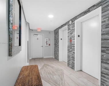 1505 N Riverside Drive - Photo Thumbnail 21